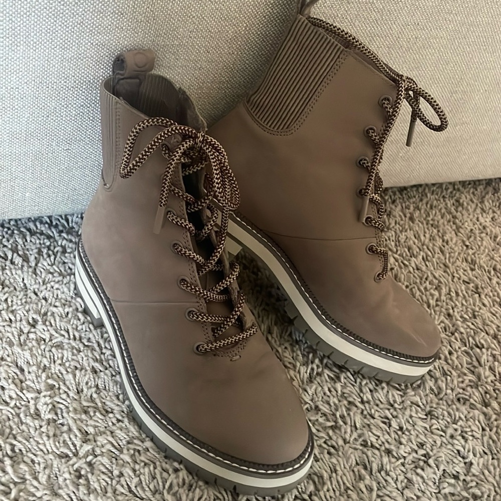 Toms Frankie Boot size 6